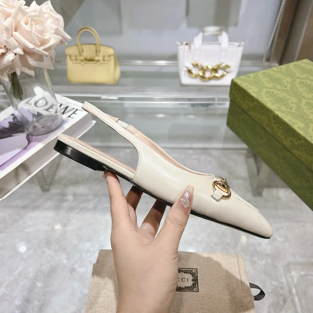 👟👟Ex-factory price 440👟👟 (genuine leather sole +40) Gucci Original GG canvas adds dazzling essence to these slingback pumps. Brown leather piping and light gold-toned hardware are complemented by beige and brown graphics. The pointed toe, elasticated straps and low heel all work together to create a comfortable fit. Upper: Made of first-layer imported patent cowhide/sheepskin lining. Outsole: Rubber non-slip outsole/genuine leather outsole. Size: 35-42 (34/41 42 customized, non-refundable)​